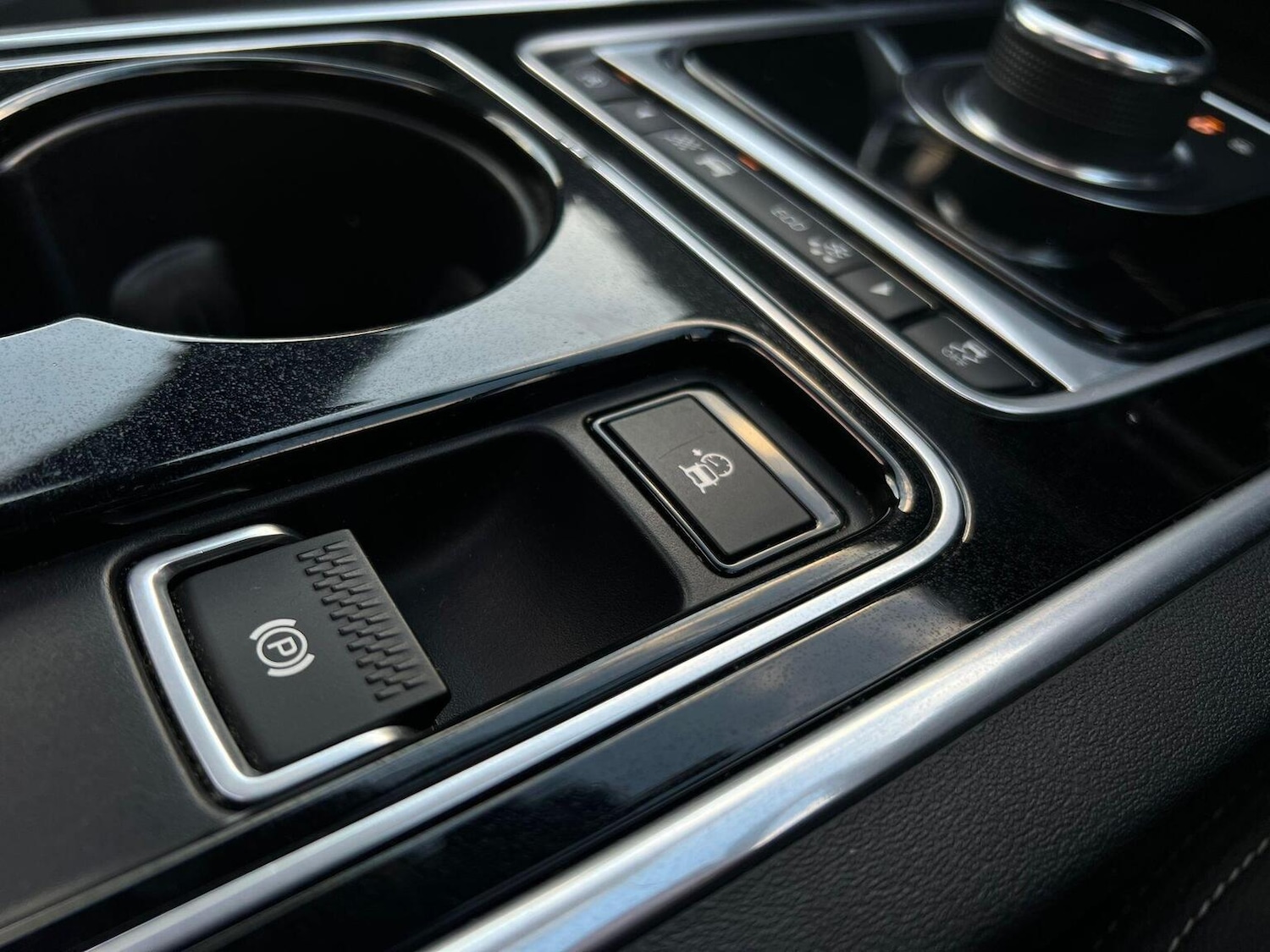 Used Jaguar XE 2016 for sale - 76631546: Photo 58