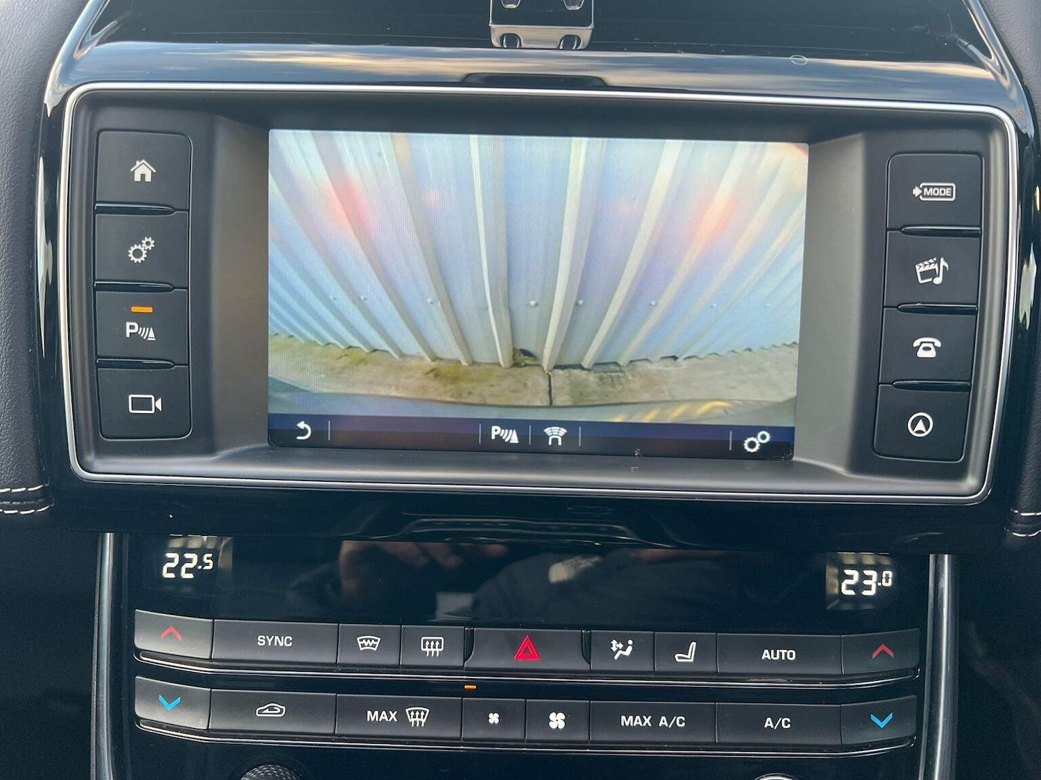 Used Jaguar XE 2016 for sale - 76631546: Photo 59