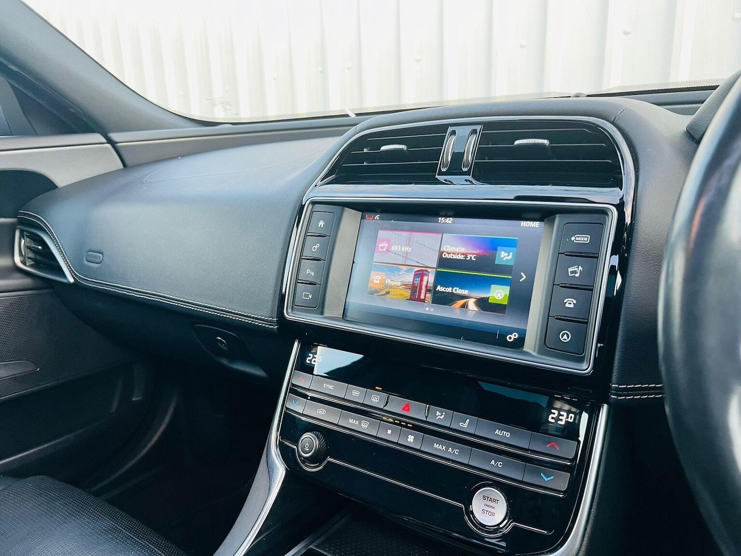 Used Jaguar XE 2016 for sale - 76631546: Photo 60