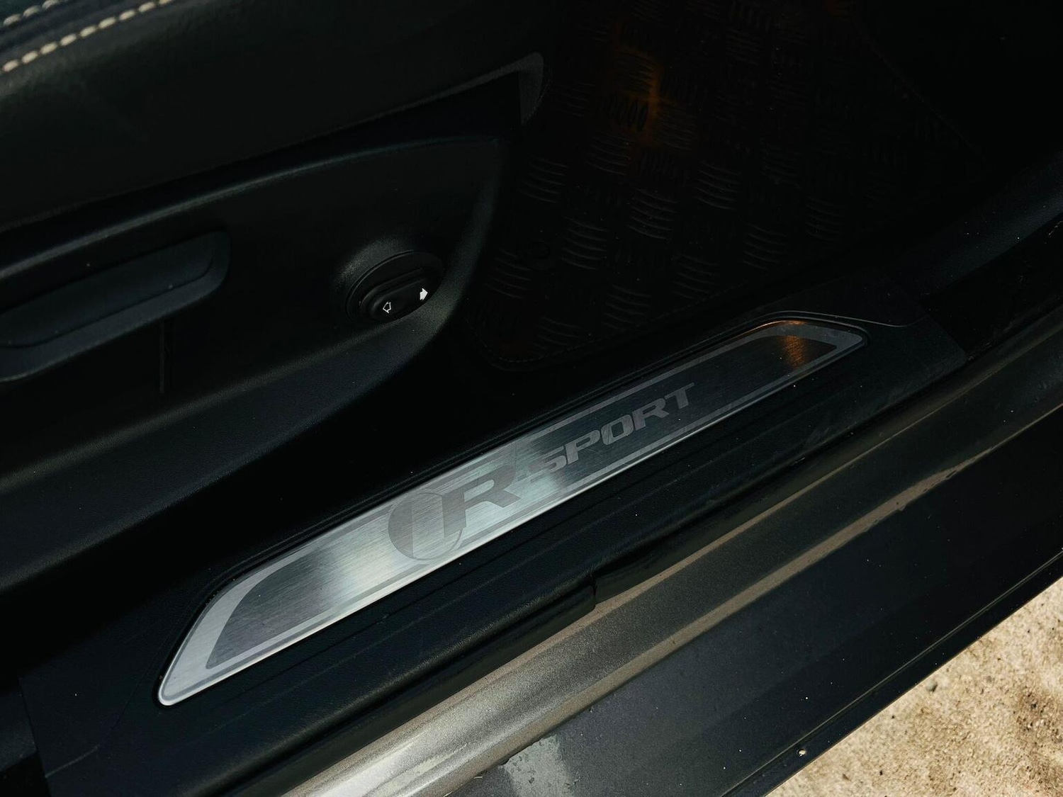 Used Jaguar XE 2016 for sale - 76631546: Photo 61