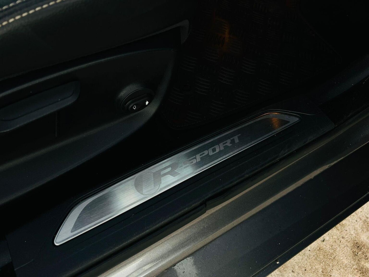 Used Jaguar XE 2016 for sale - 76631546: Photo 62