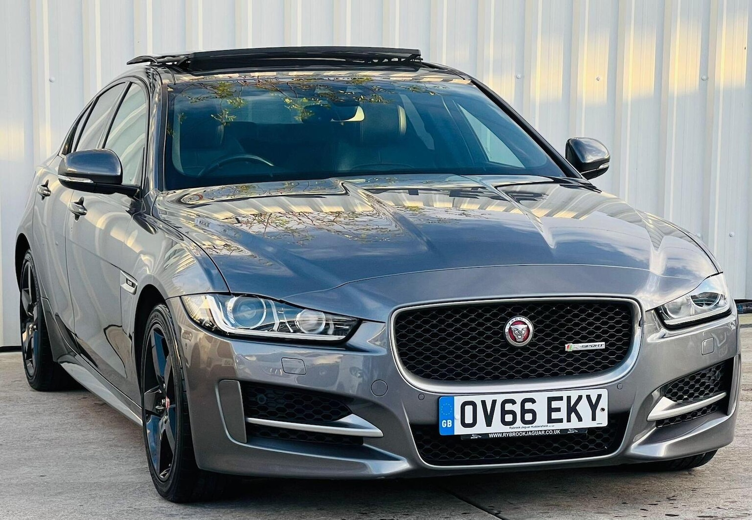 Used Jaguar XE 2016 for sale - 76631546: Photo 7