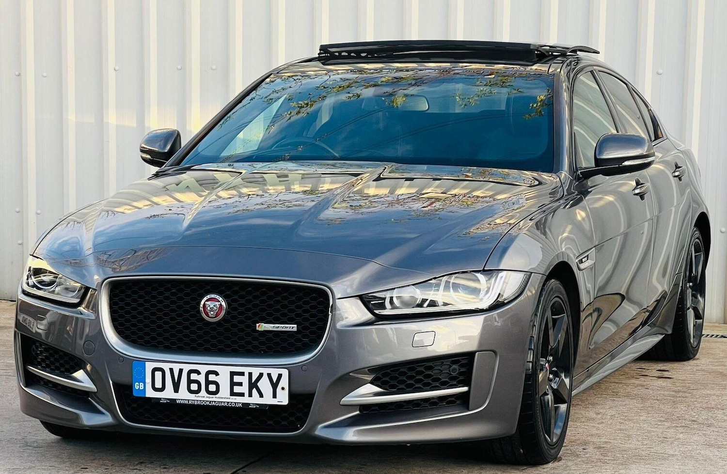 Used Jaguar XE 2016 for sale - 76631546: Photo 9