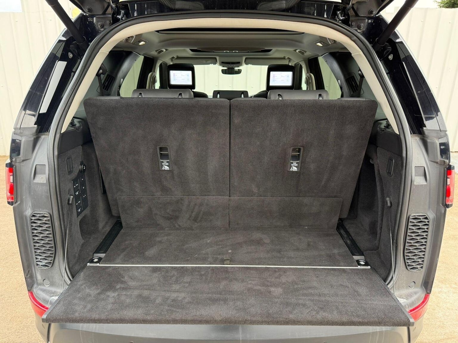 Used Land Rover Discovery 2017 for sale - 76817539: Photo 26