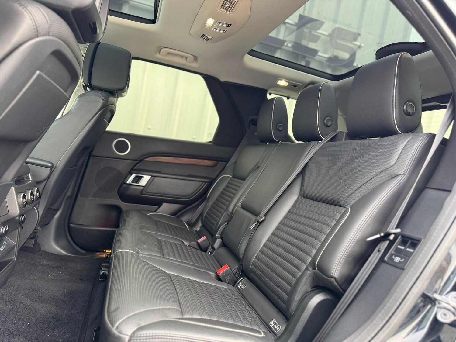 Used Land Rover Discovery 2017 for sale - 76817539: Photo 30