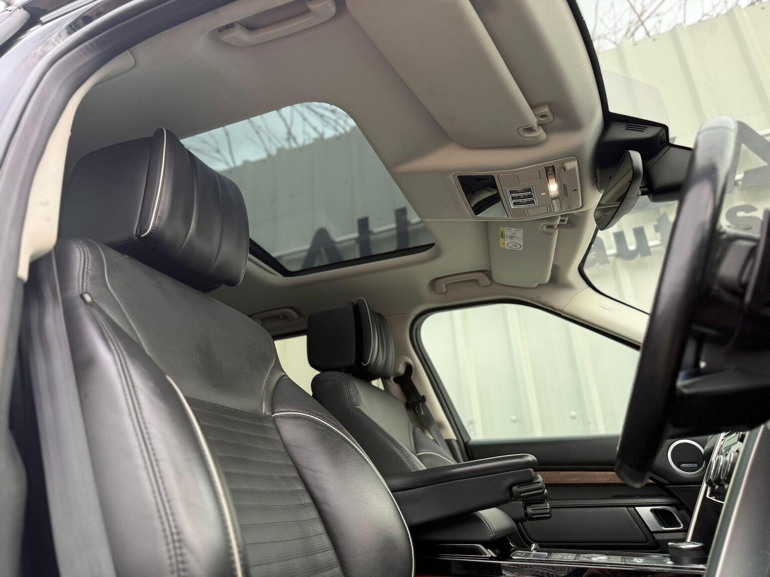 Used Land Rover Discovery 2017 for sale - 76817539: Photo 35