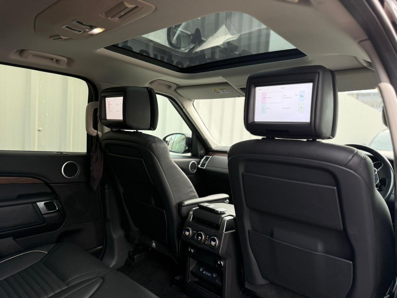 Used Land Rover Discovery 2017 for sale - 76817539: Photo 38