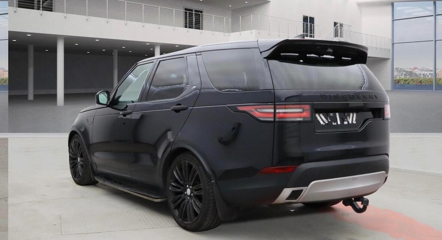 Used Land Rover Discovery 2017 for sale - 76817539: Photo 4