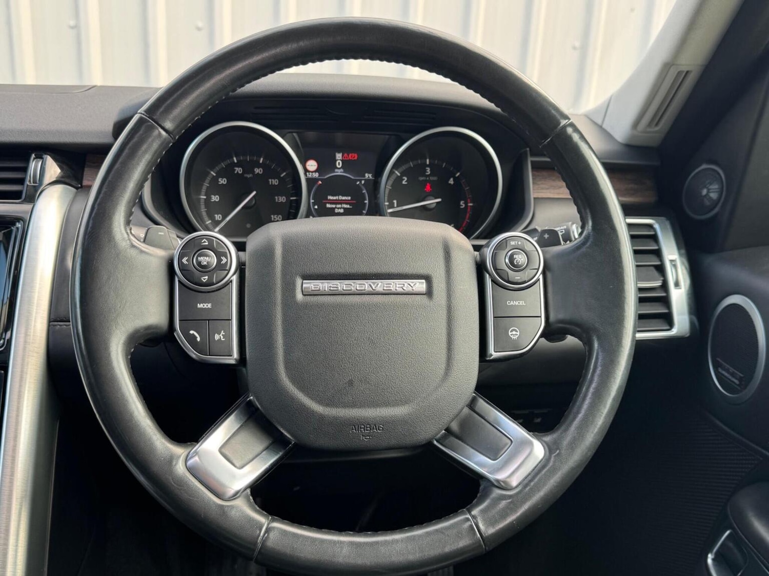 Used Land Rover Discovery 2017 for sale - 76817539: Photo 49