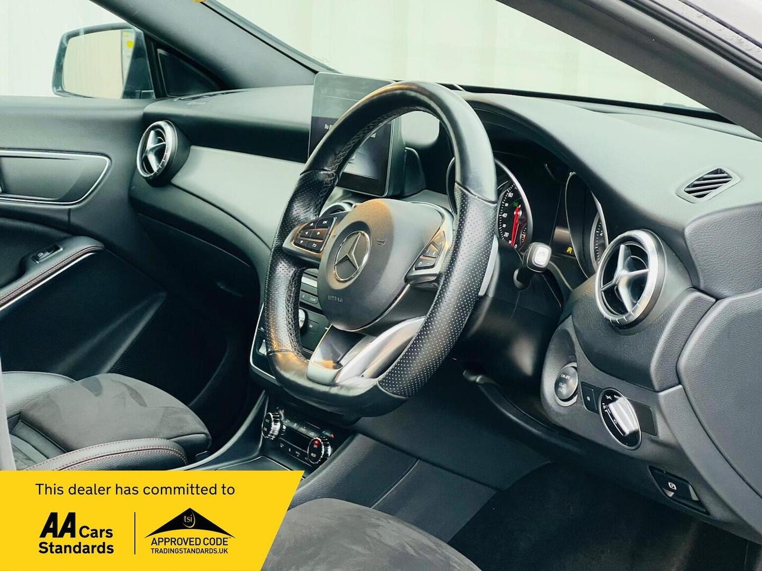 Used Mercedes-Benz CLA 2018 for sale - 77638618: Photo 2