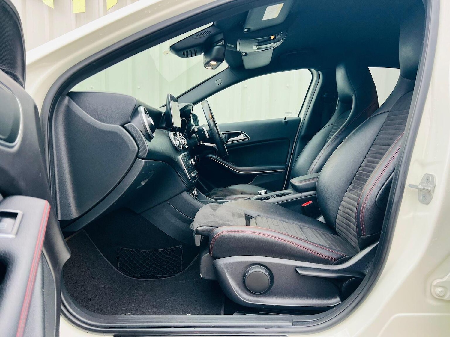 Used Mercedes-Benz A-Class 2015 for sale - 76974355: Photo 28