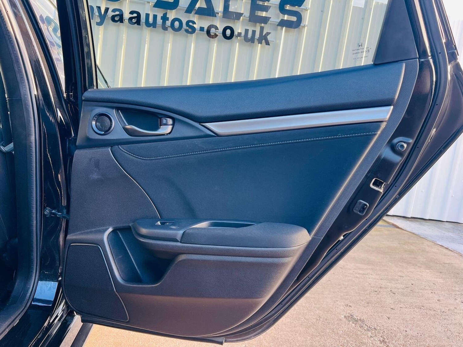 Used Honda Civic 2017 for sale - 77059798: Photo 24