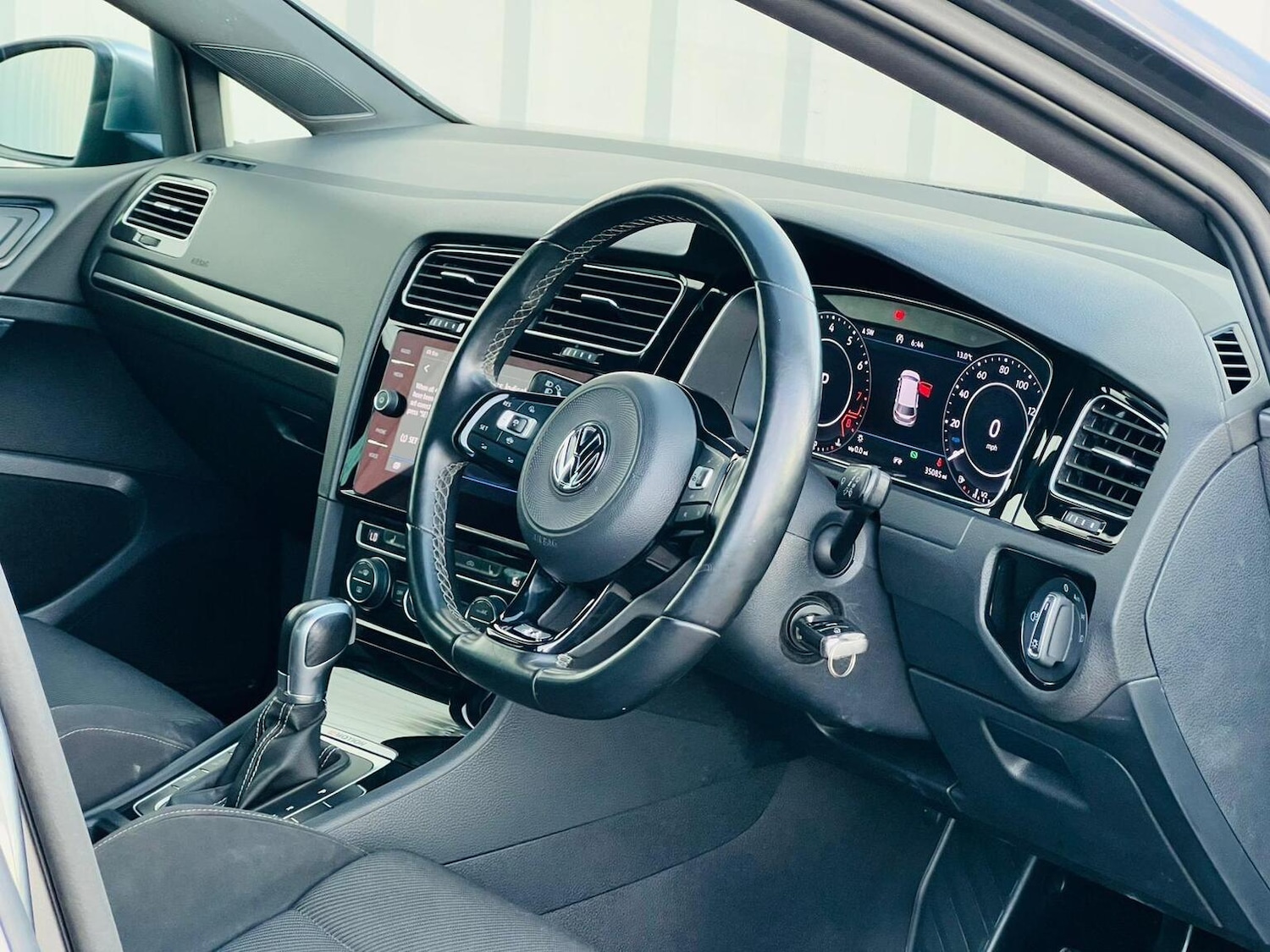 Used Volkswagen Golf 2019 for sale - 78098231: Photo 2