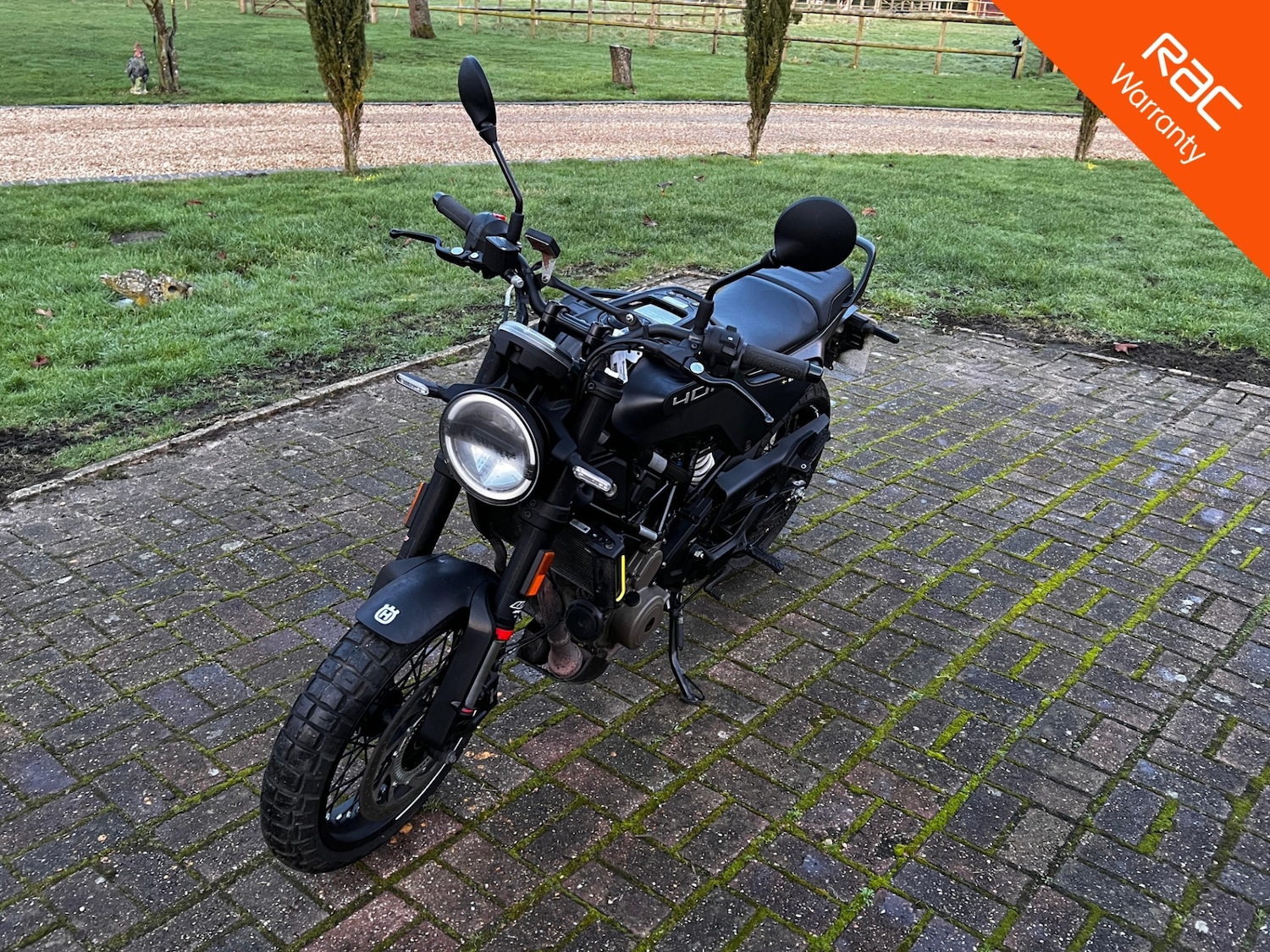 Husqvarna SVARTPILEN 401