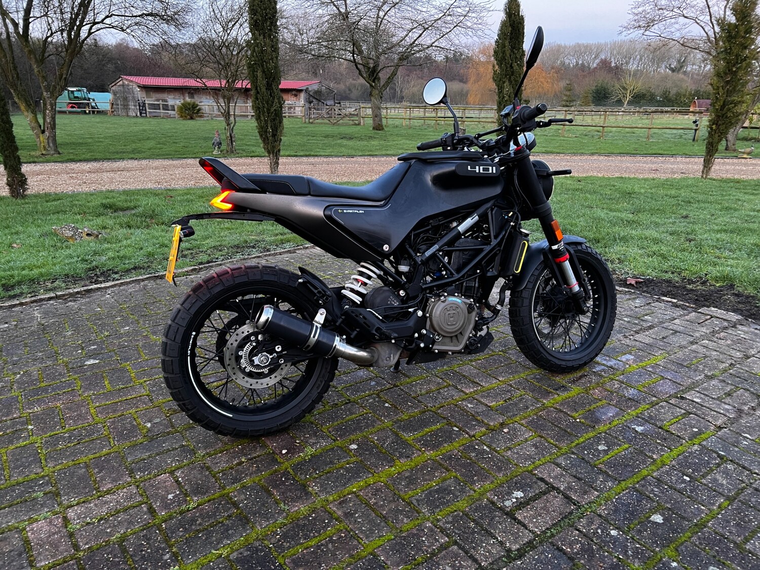 Husqvarna SVARTPILEN 401