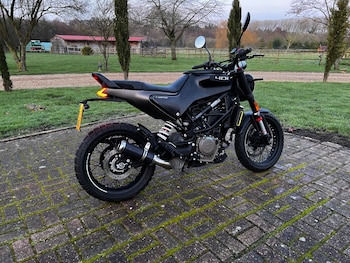 Used Husqvarna SVARTPILEN 401 2022 for sale - bike-77357440: Photo