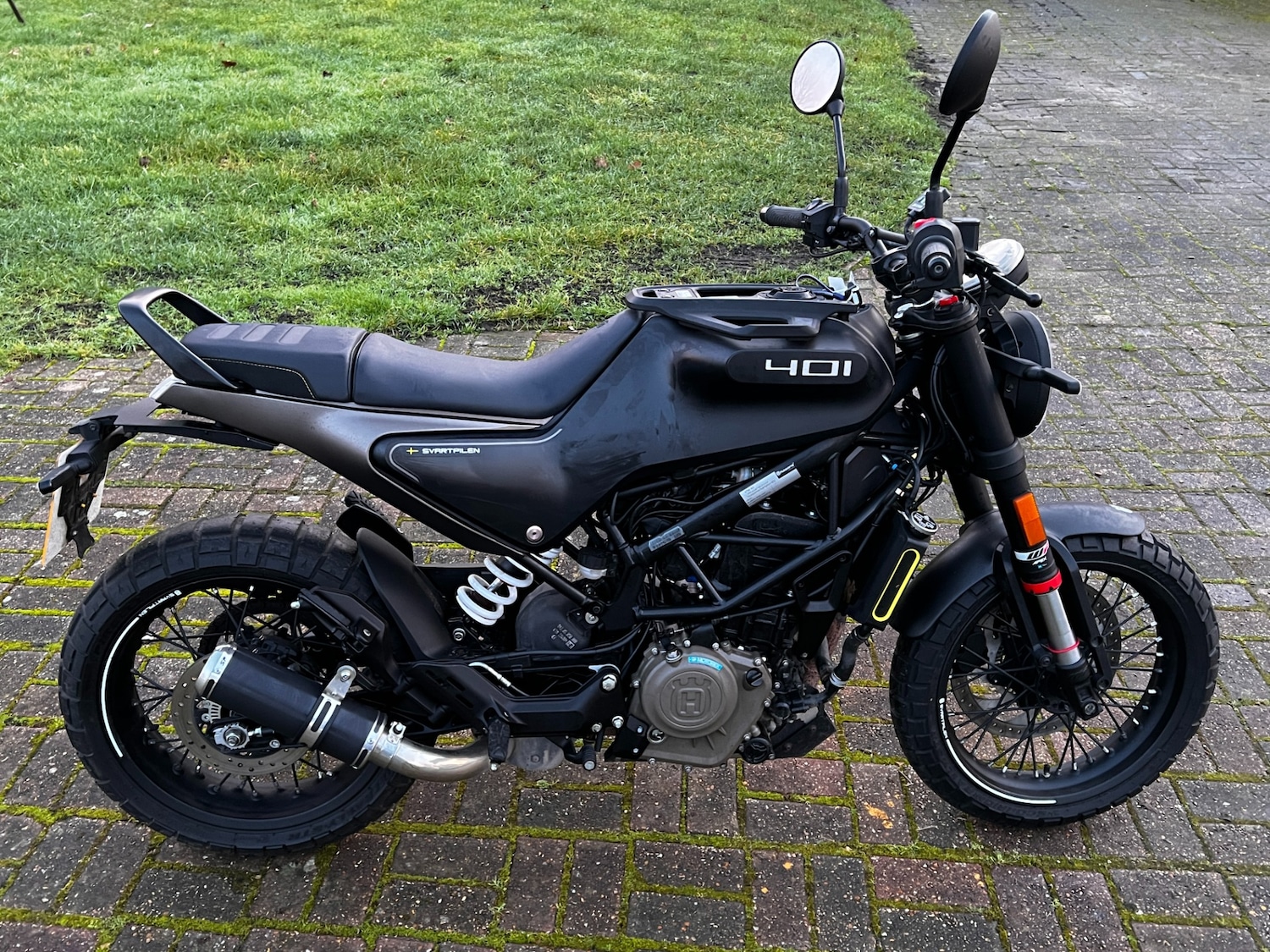 Husqvarna SVARTPILEN 401