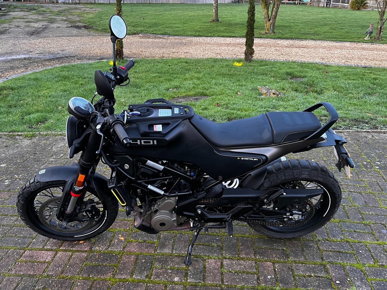 Husqvarna SVARTPILEN 401