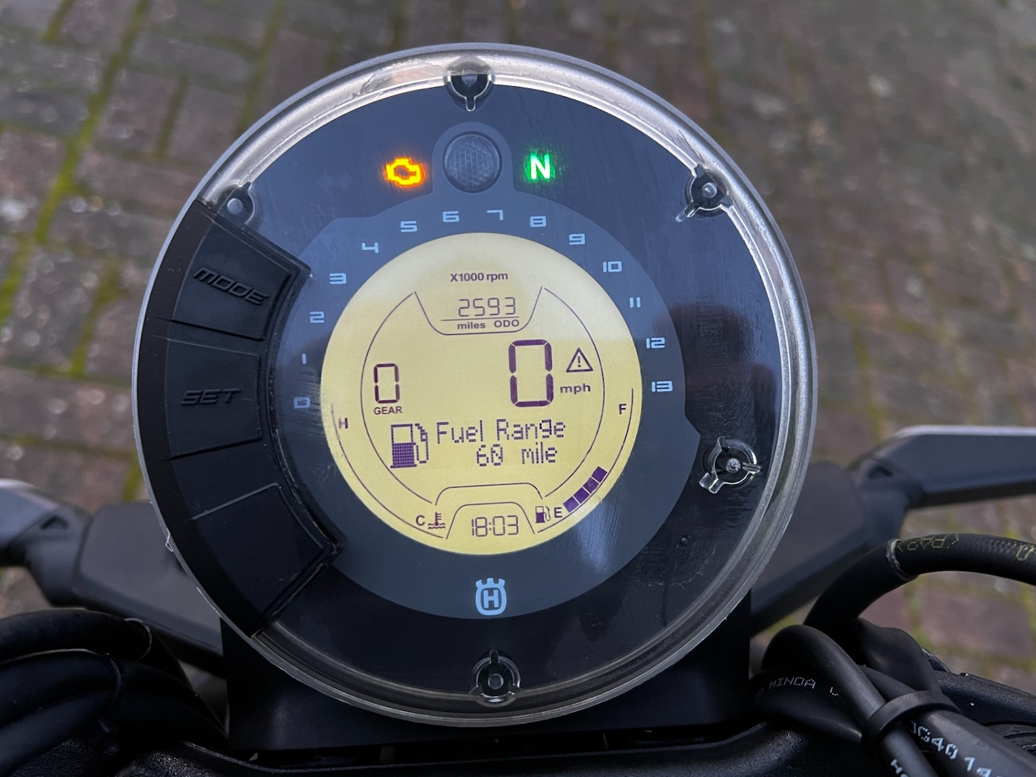 Husqvarna SVARTPILEN 401