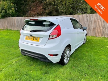 Used Ford Fiesta 2017 for sale - 77088351: Photo