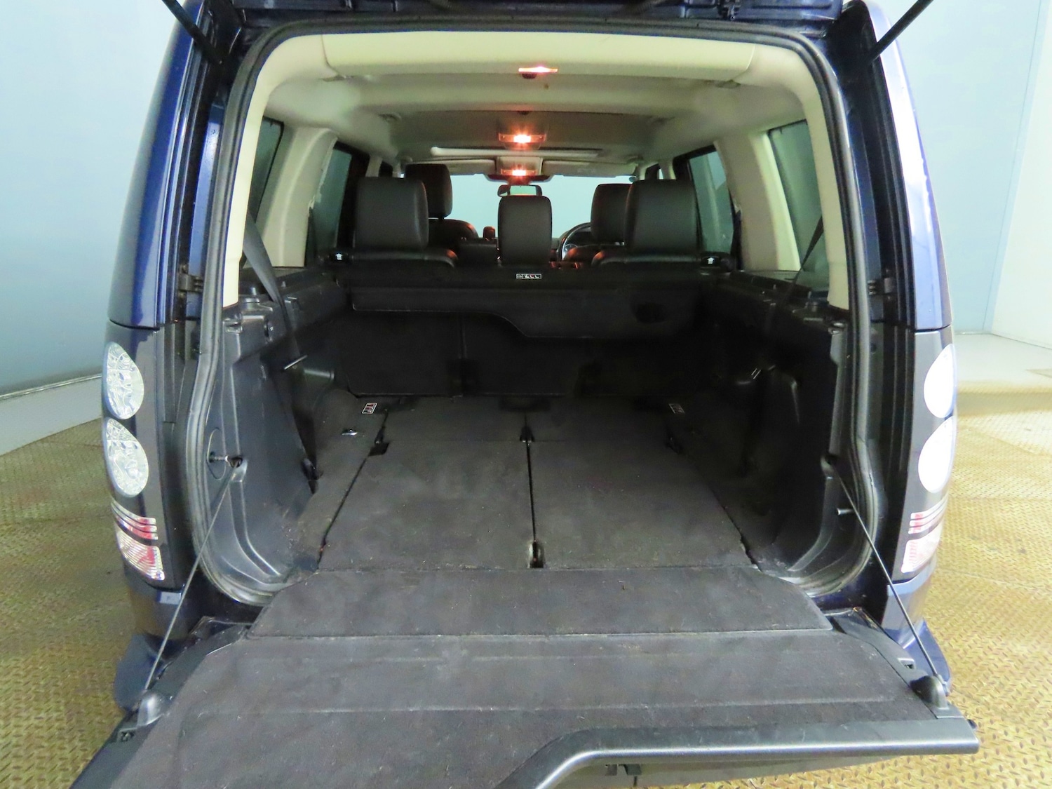 Used Land Rover Discovery 2014 for sale - 77535763: Photo 5