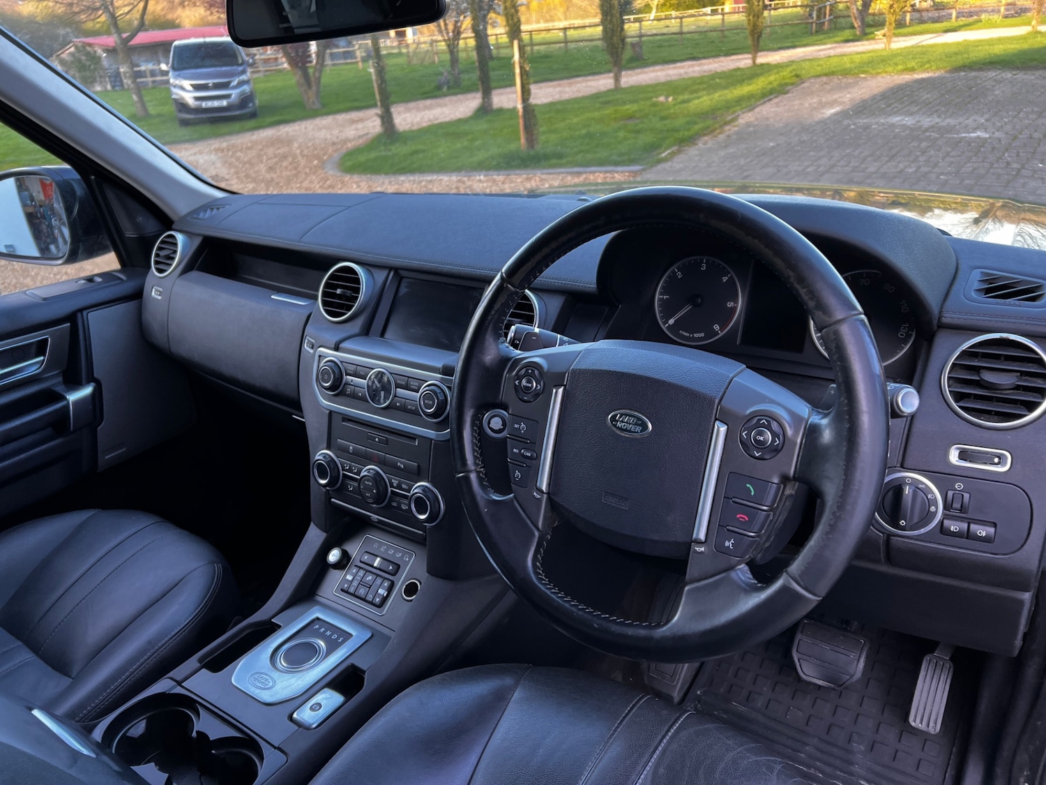 Used Land Rover Discovery 2014 for sale - 78057267: Photo 4