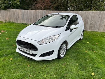 Used Ford Fiesta 2017 for sale - 76174357: Photo