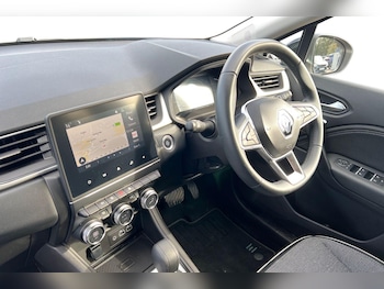 Used Renault Captur 2024 for sale - 76683906: Photo