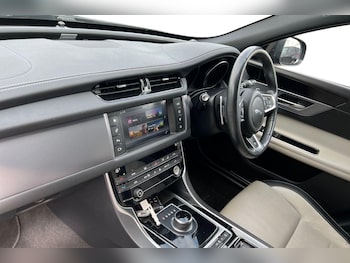 Used Jaguar XF 2019 for sale - 78706538: Photo