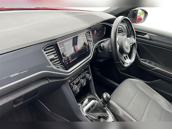 Used Volkswagen T-Roc 2019 for sale - 77903269: Photo