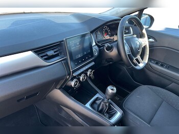 Used Renault Captur 2024 for sale - 77911140: Photo