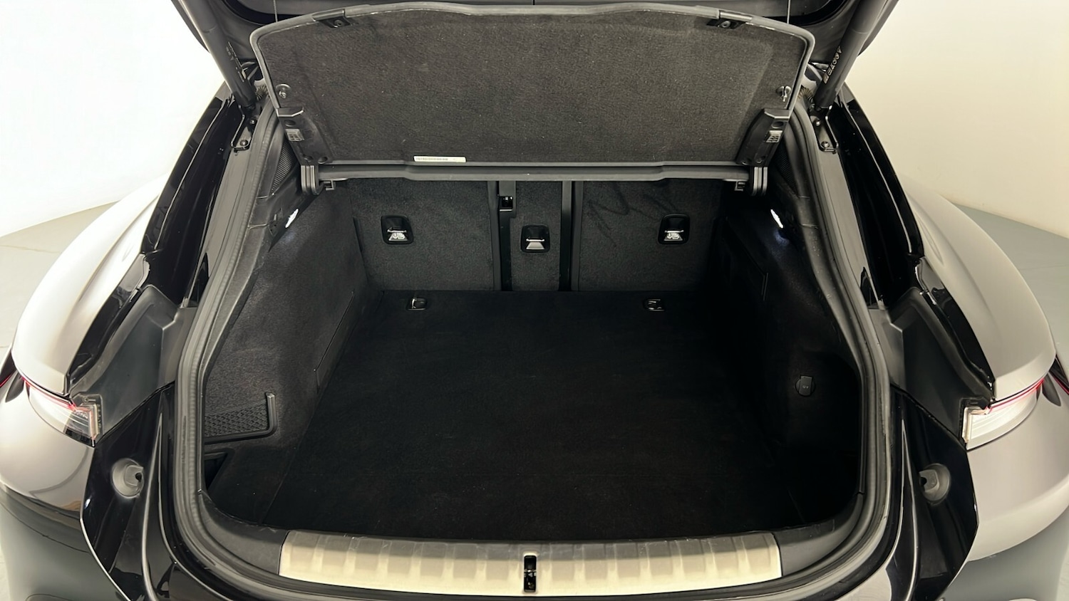 Used Porsche Taycan 2021 for sale - 77982970: Photo 22