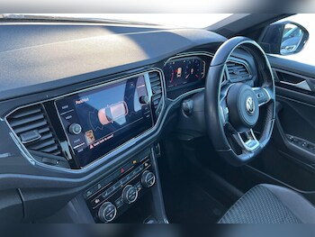 Used Volkswagen T-Roc 2019 for sale - 78411781: Photo