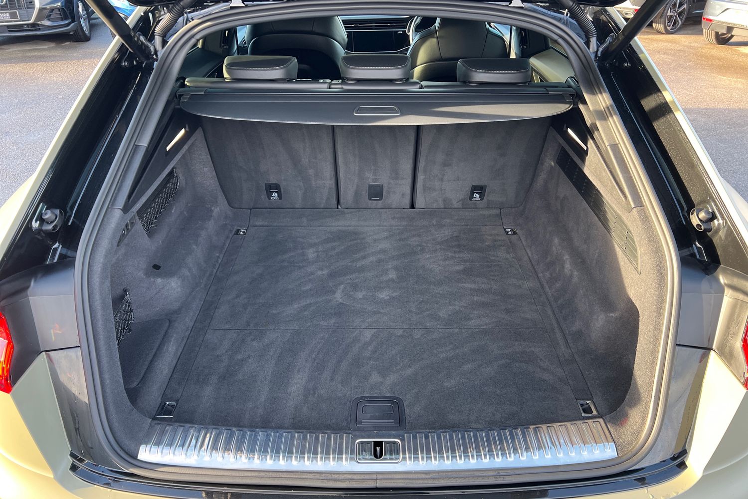 Used Audi Q8 2023 for sale - 77122596: Photo 13