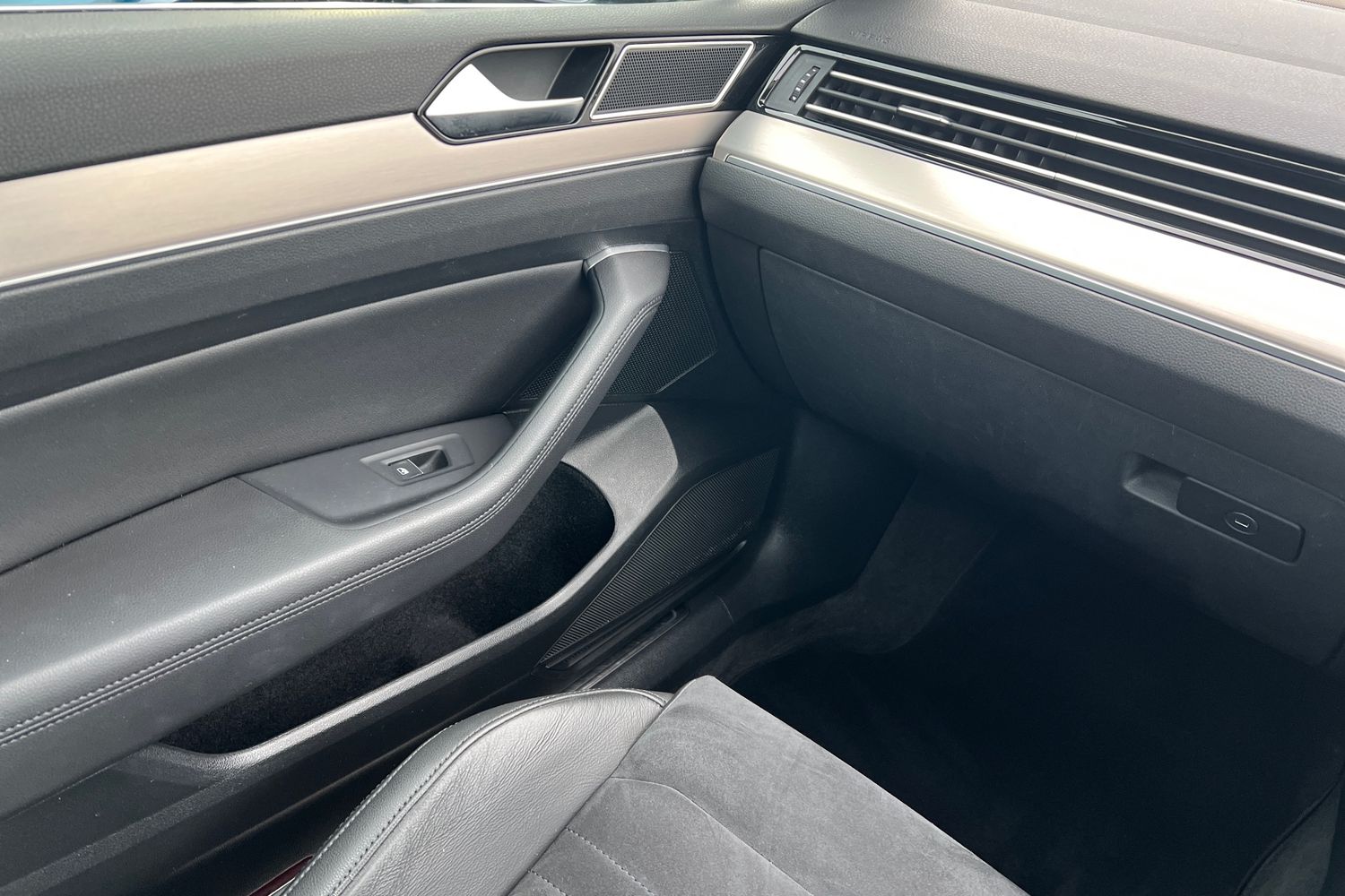 Used Volkswagen Passat 2017 for sale - 77092648: Photo 24