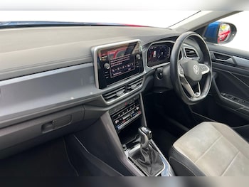 Used Volkswagen T-Roc 2022 for sale - 77698303: Photo