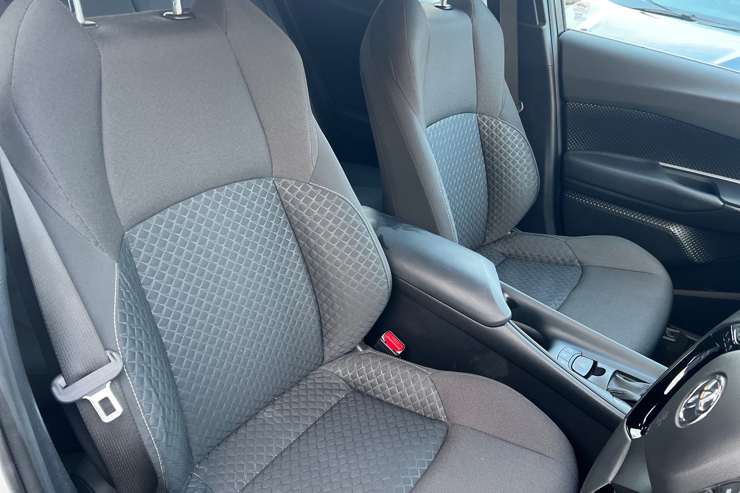 Used Toyota C-HR 2023 for sale - 76683903: Photo 11