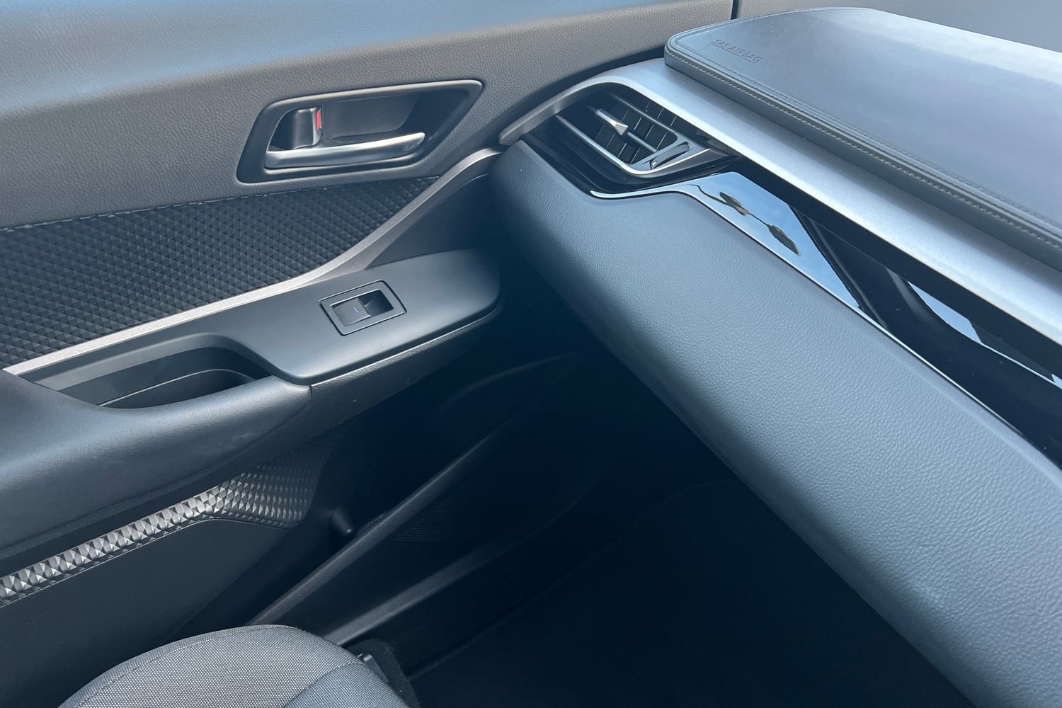 Used Toyota C-HR 2023 for sale - 76683903: Photo 25