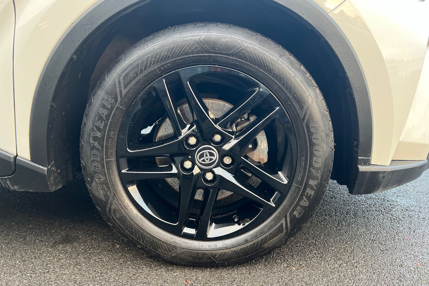 Used Toyota C-HR 2023 for sale - 76683903: Photo 5