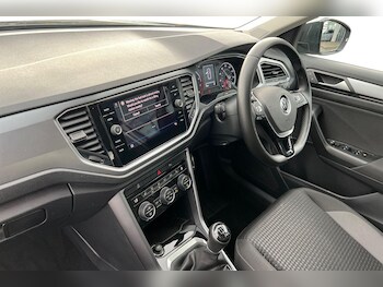 Used Volkswagen T-Roc 2021 for sale - 76683949: Photo