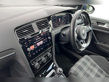 Used Volkswagen Golf 2017 for sale - 78254955: Photo