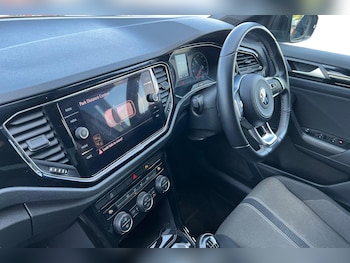 Used Volkswagen T-Roc 2021 for sale - 78049786: Photo