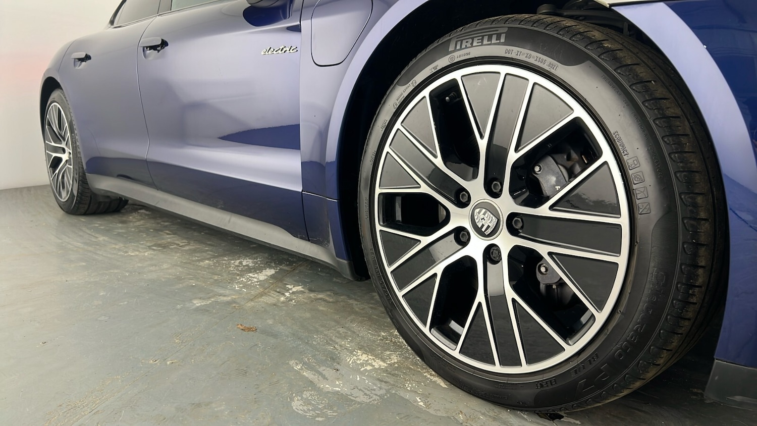 Used Porsche Taycan 2021 for sale - 77372999: Photo 16