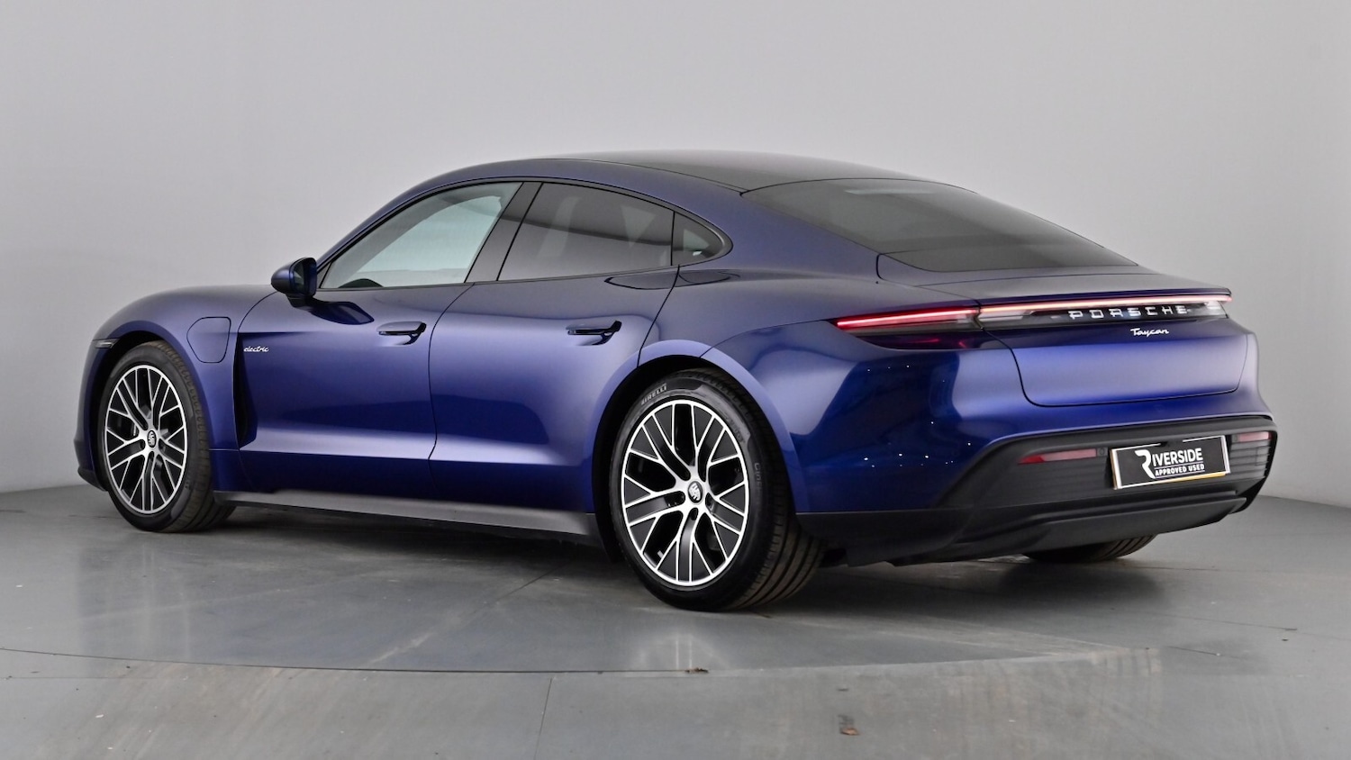 Used Porsche Taycan 2021 for sale - 77372999: Photo 2