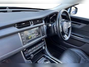 Used Jaguar XF 2018 for sale - 78081091: Photo