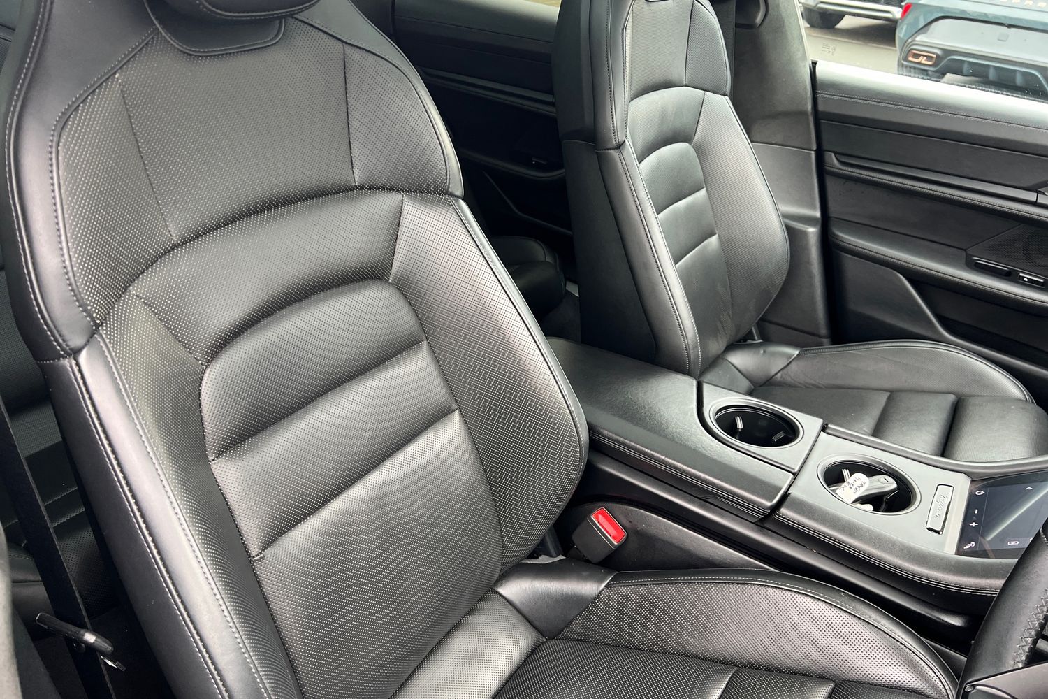 Used Porsche Taycan 2022 for sale - 76683879: Photo 11