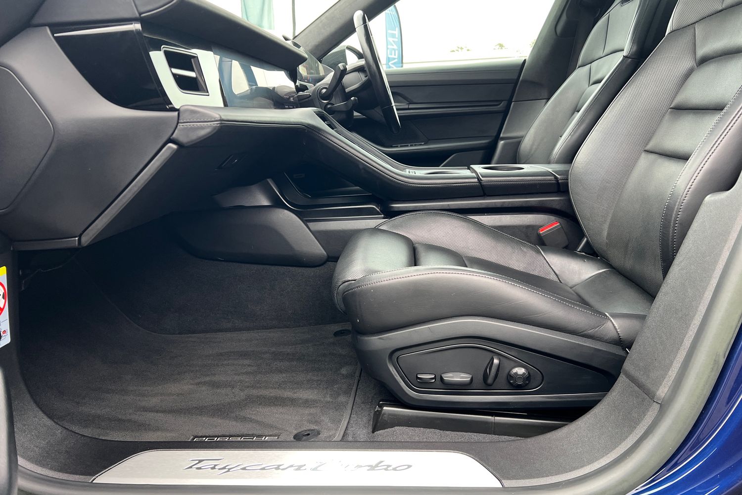 Used Porsche Taycan 2022 for sale - 76683879: Photo 25