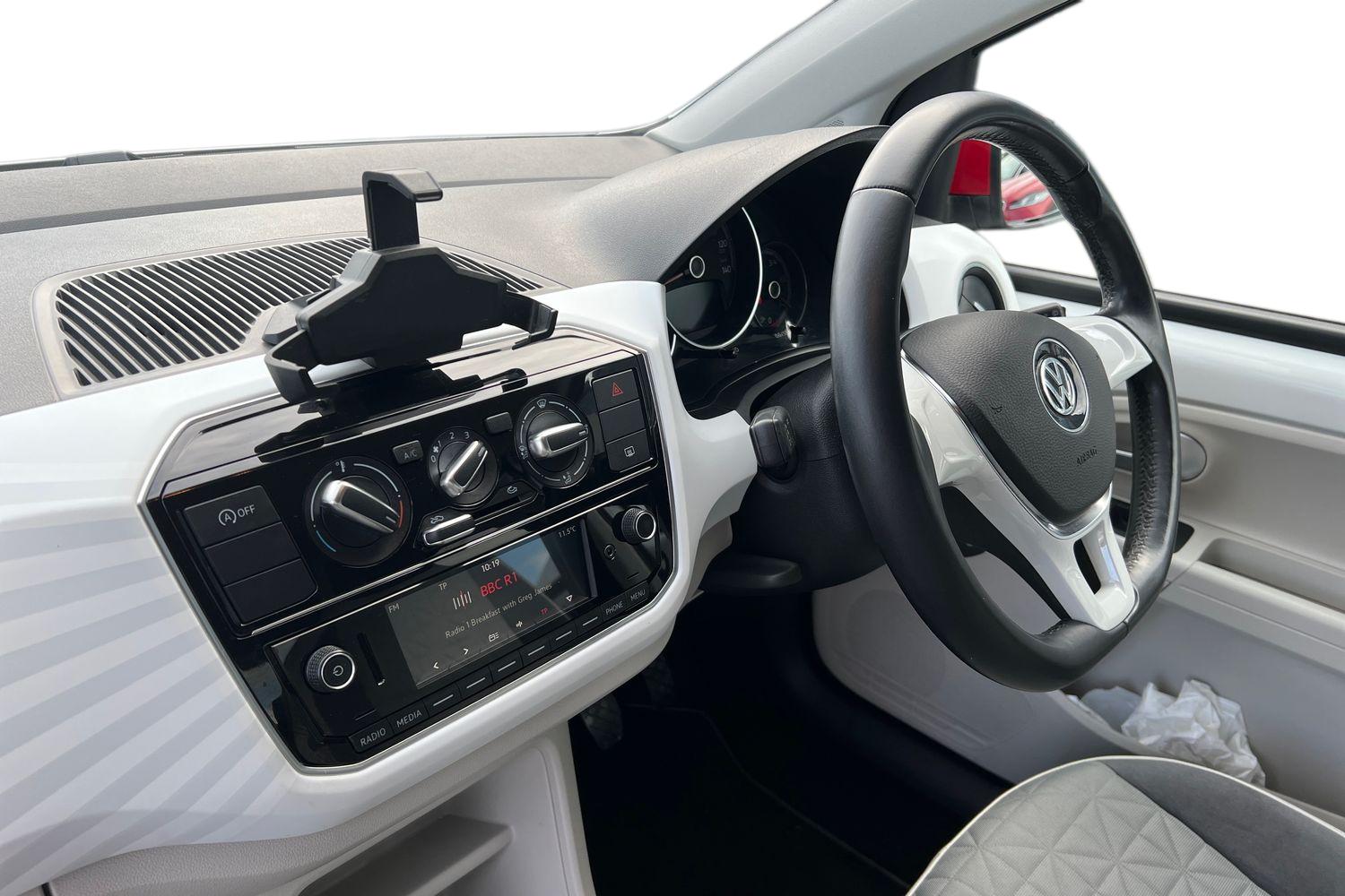 Used Volkswagen up! 2019 for sale - 76683912: Photo 2