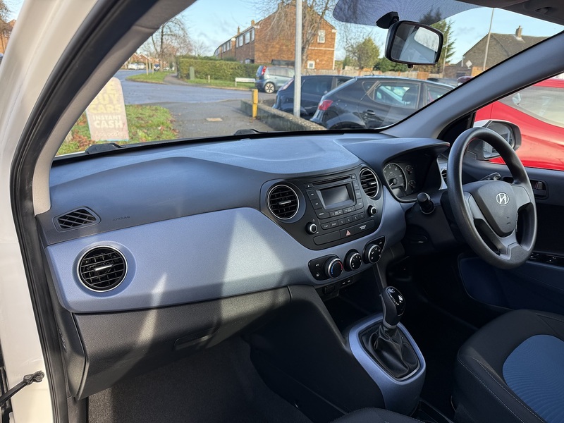 Used Hyundai i10 2015 for sale - 76626989: Photo 11