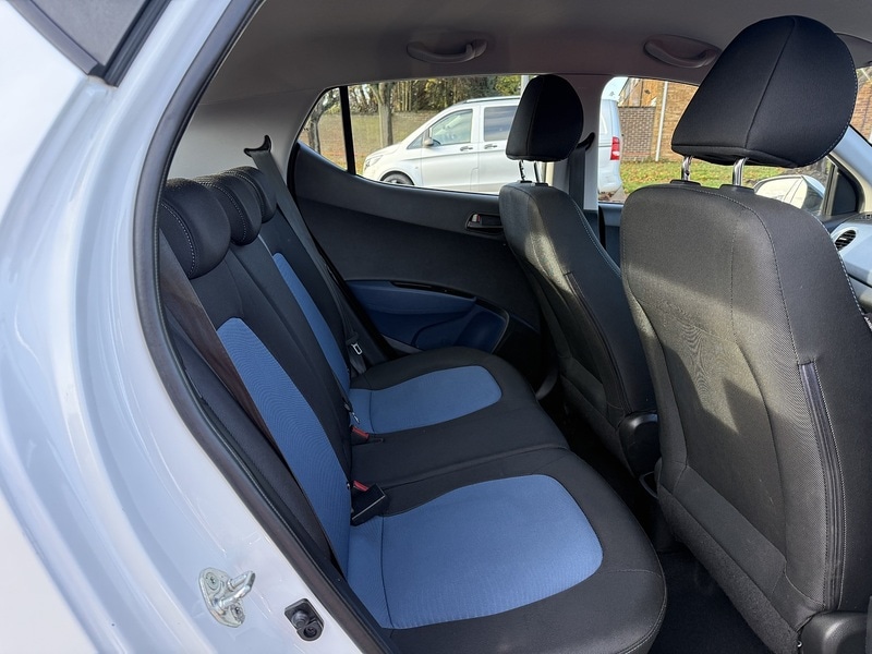 Used Hyundai i10 2015 for sale - 76626989: Photo 9